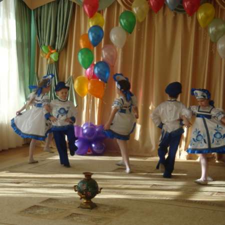 Участие в городском фестивале песенно-танцевального творчества "Радуга"